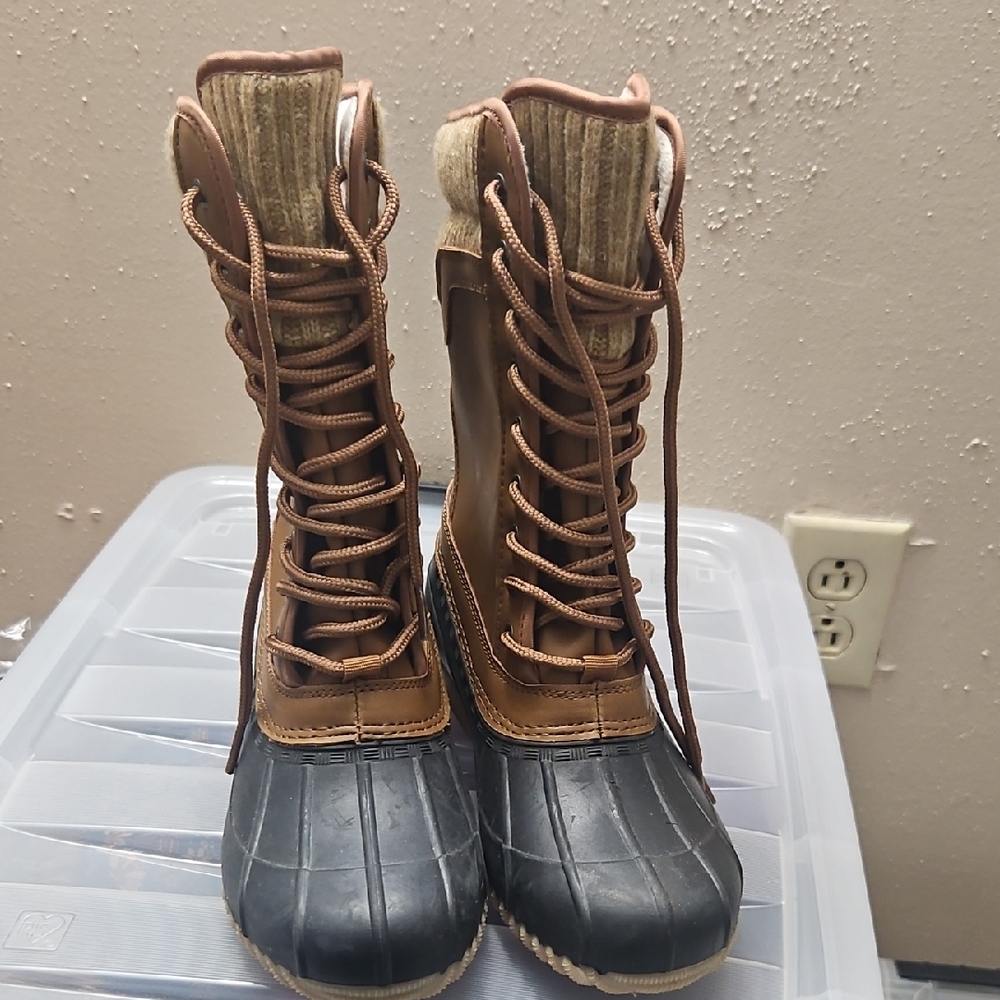 Refresh Brown and Black Winter Boots
